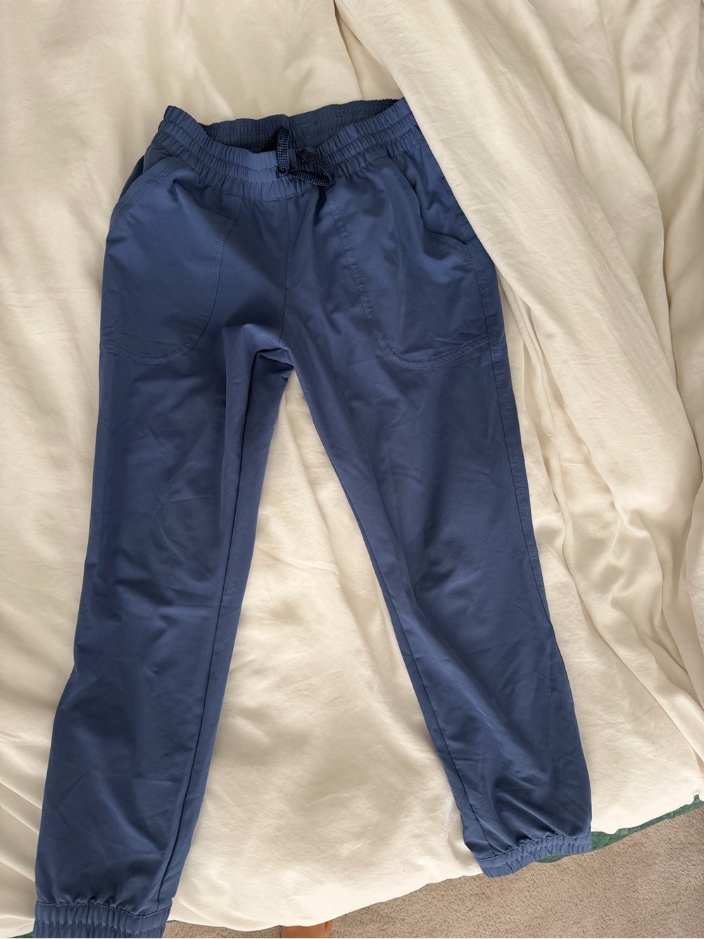 Like New Patagonia Girls Foxglenn joggers - M/10